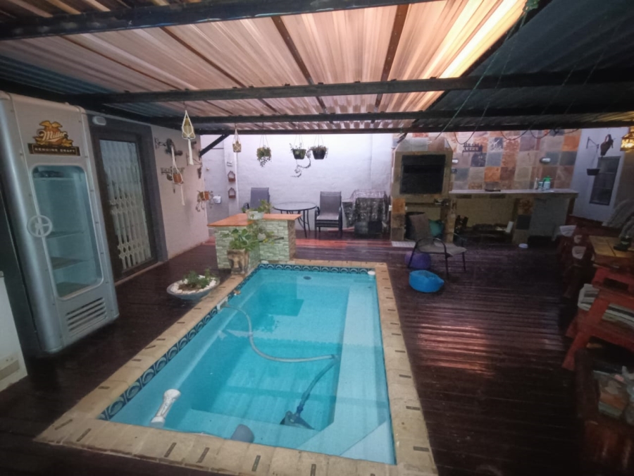 To Let 3 Bedroom Property for Rent in Safari Gardens North West